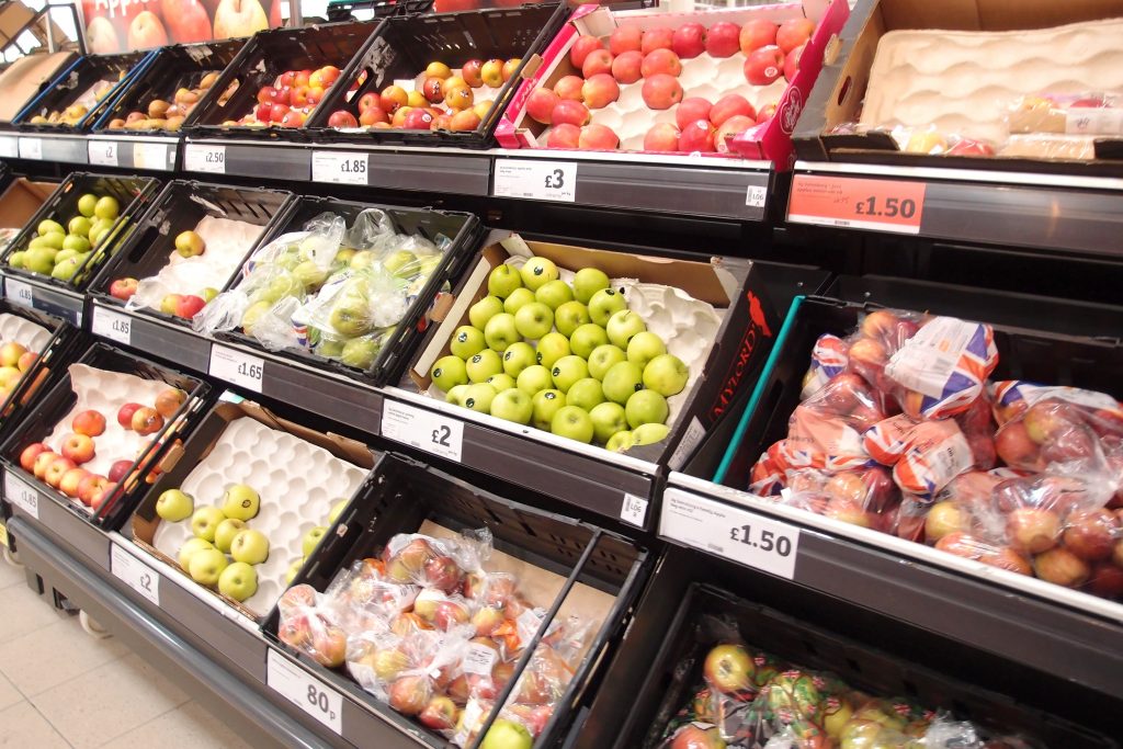 一般的なイギリスのスーパーで買える食材の値段 意外なことに お手頃価格のものが多い