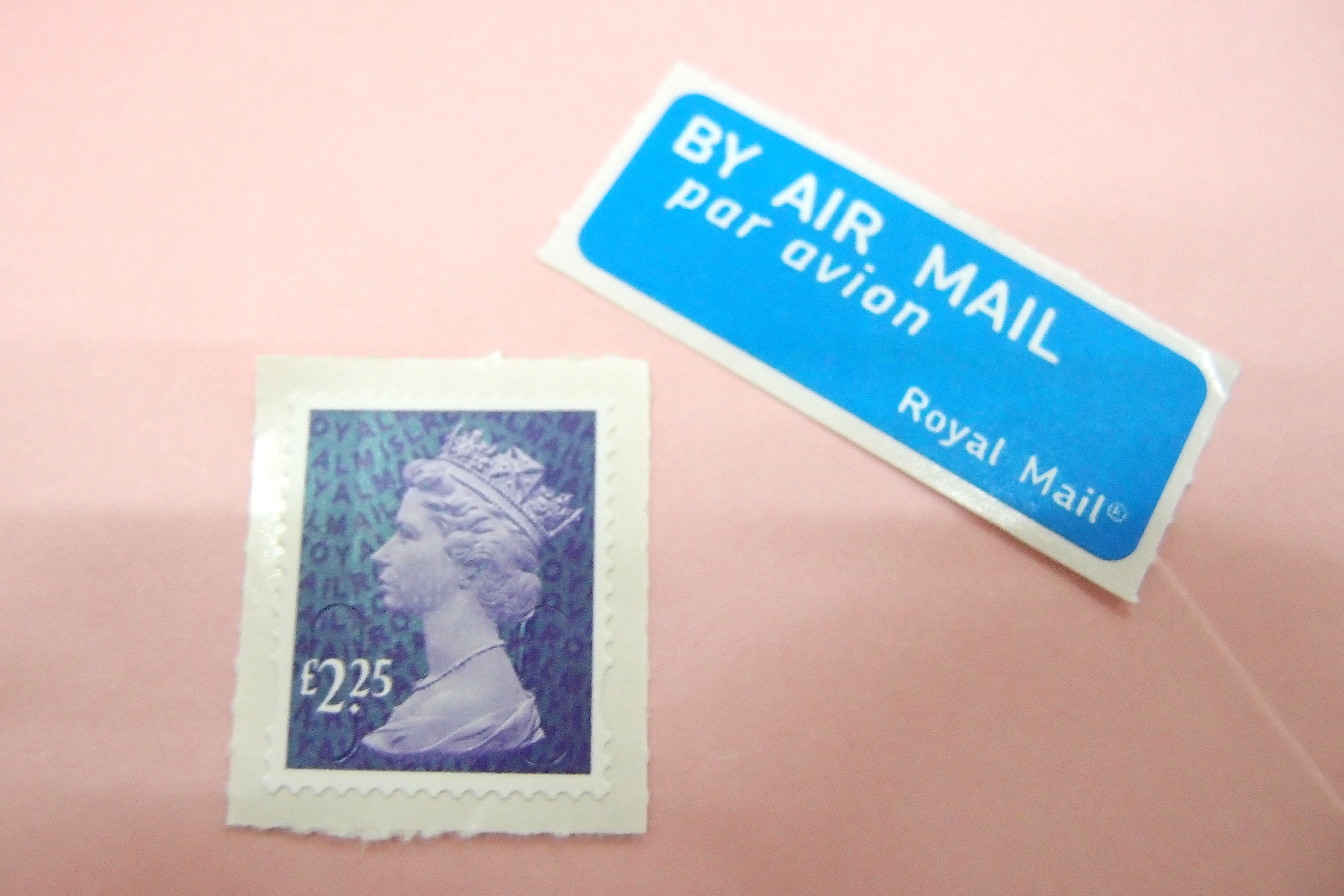 イギリスから日本に封筒型のメッセージカードを送りました。エアメールで手紙を送る方法や値段、届くまでの日数など。